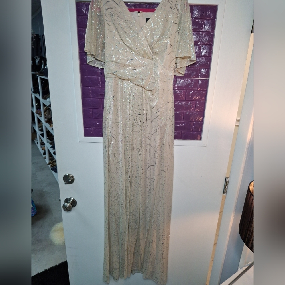 Adrianna Papell Metallic Mesh Draped Gown Size 4 Flowy